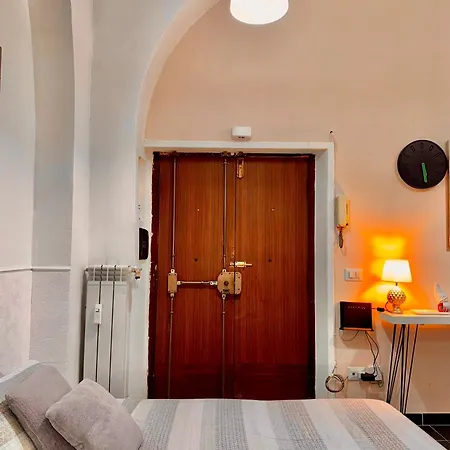 Amp Vatican House *